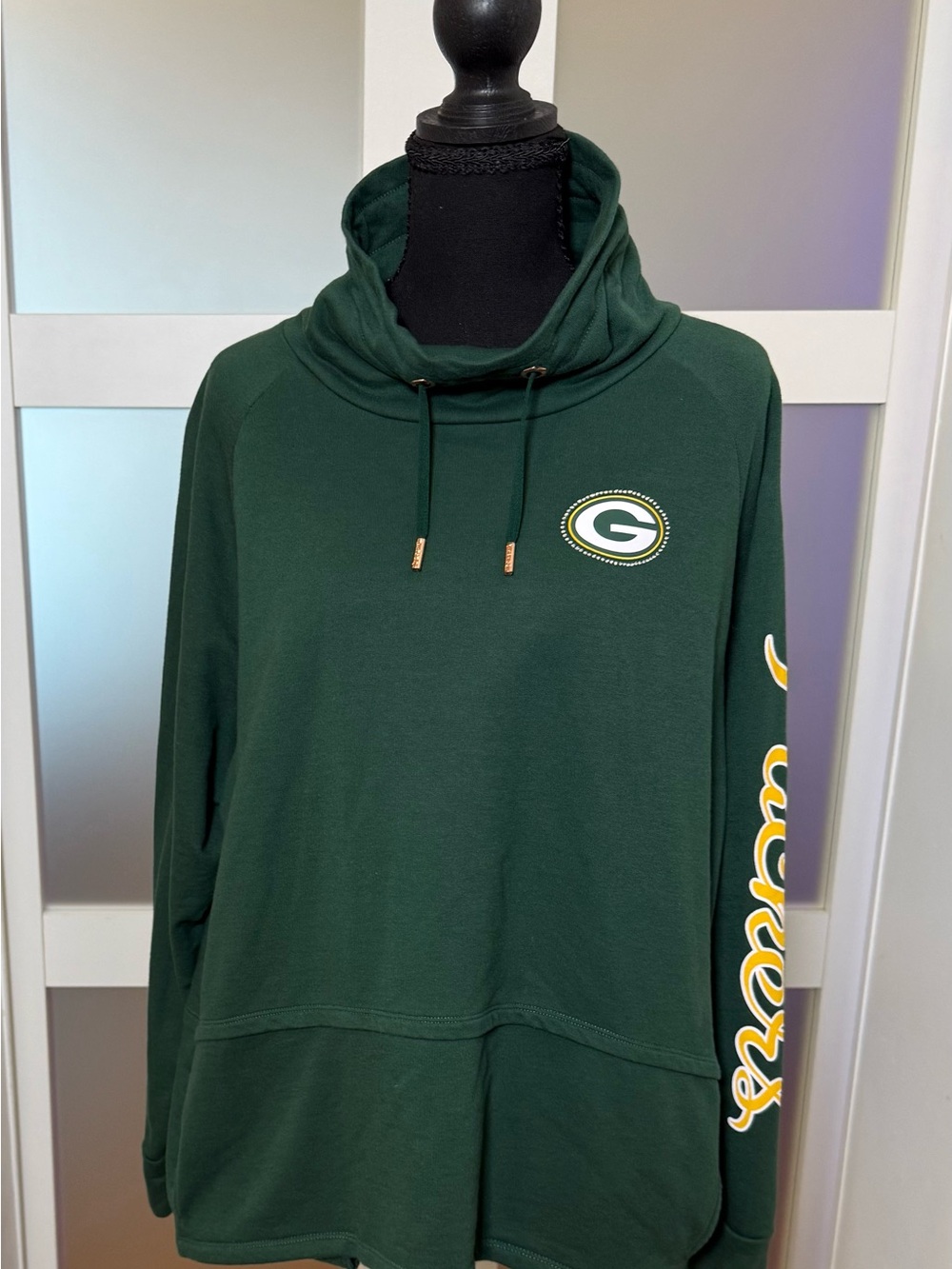 MSK by Michael Strahan Green Bay Packers Cowl Neck Sweatshirt, size Small.